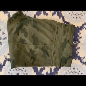 Lululemon Cropped Camo Leggings